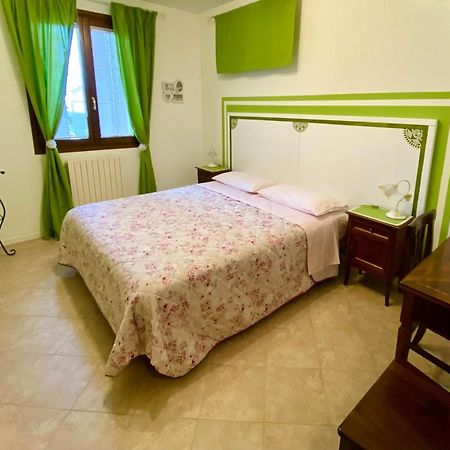 オッキオベッロ A Casa Di Laura Bed & Breakfast エクステリア 写真