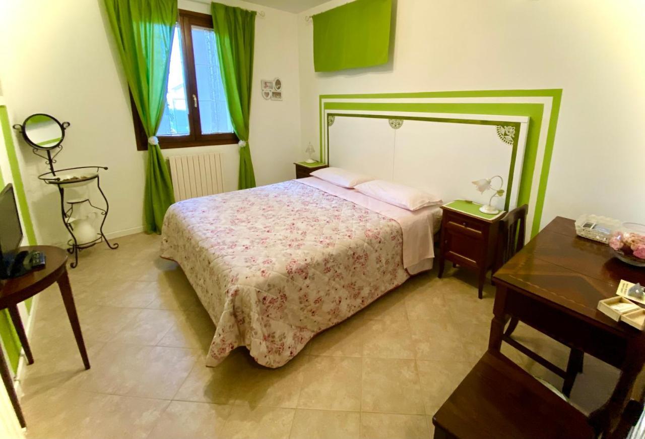 オッキオベッロ A Casa Di Laura Bed & Breakfast エクステリア 写真