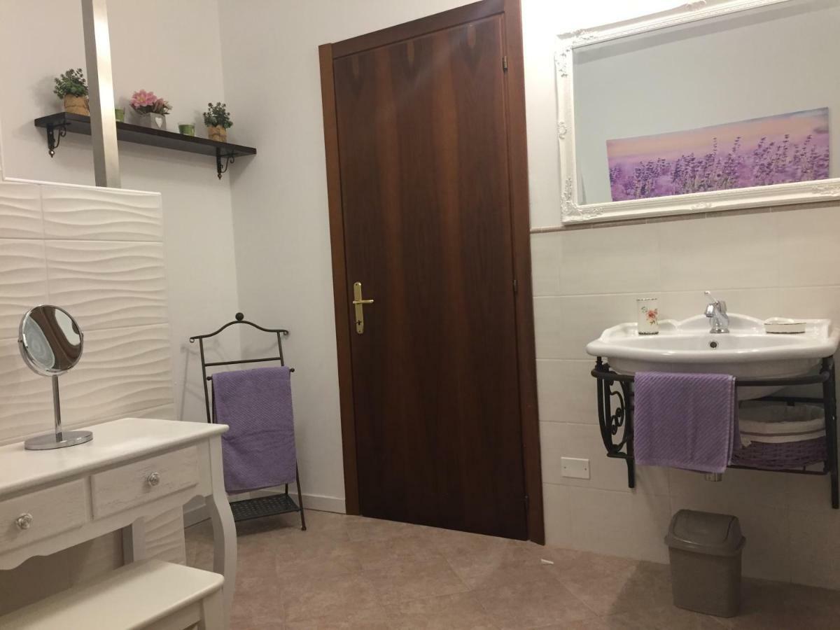 オッキオベッロ A Casa Di Laura Bed & Breakfast エクステリア 写真