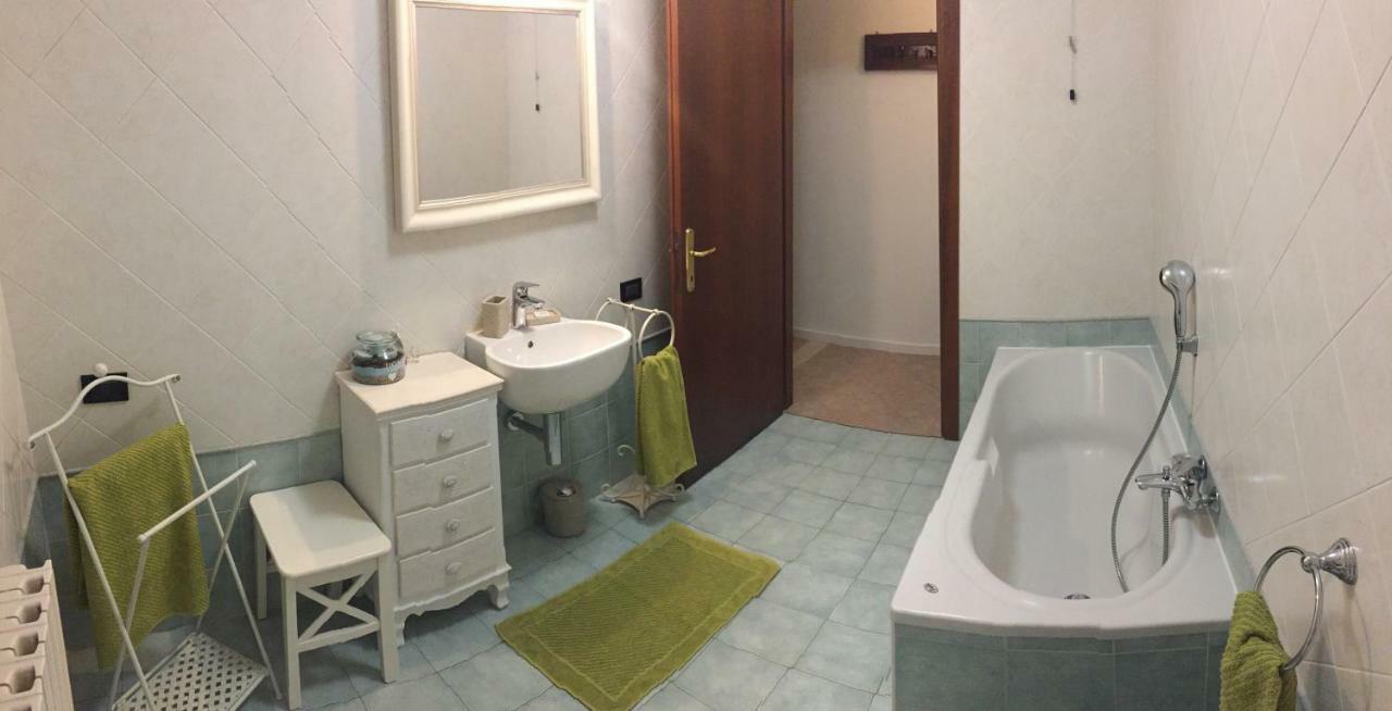 オッキオベッロ A Casa Di Laura Bed & Breakfast エクステリア 写真