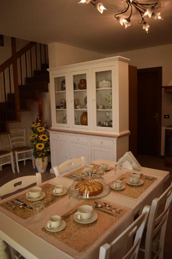 オッキオベッロ A Casa Di Laura Bed & Breakfast エクステリア 写真